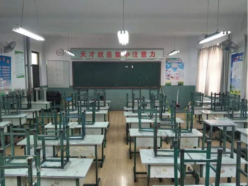 Can classroom lights really prevent students' myopia