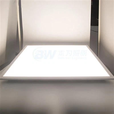 Ravni LED panel 60 X 60 cm